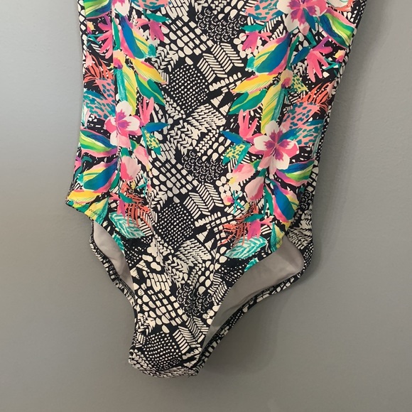 Lands end, one piece swimsuit six long - Picture 3 of 9